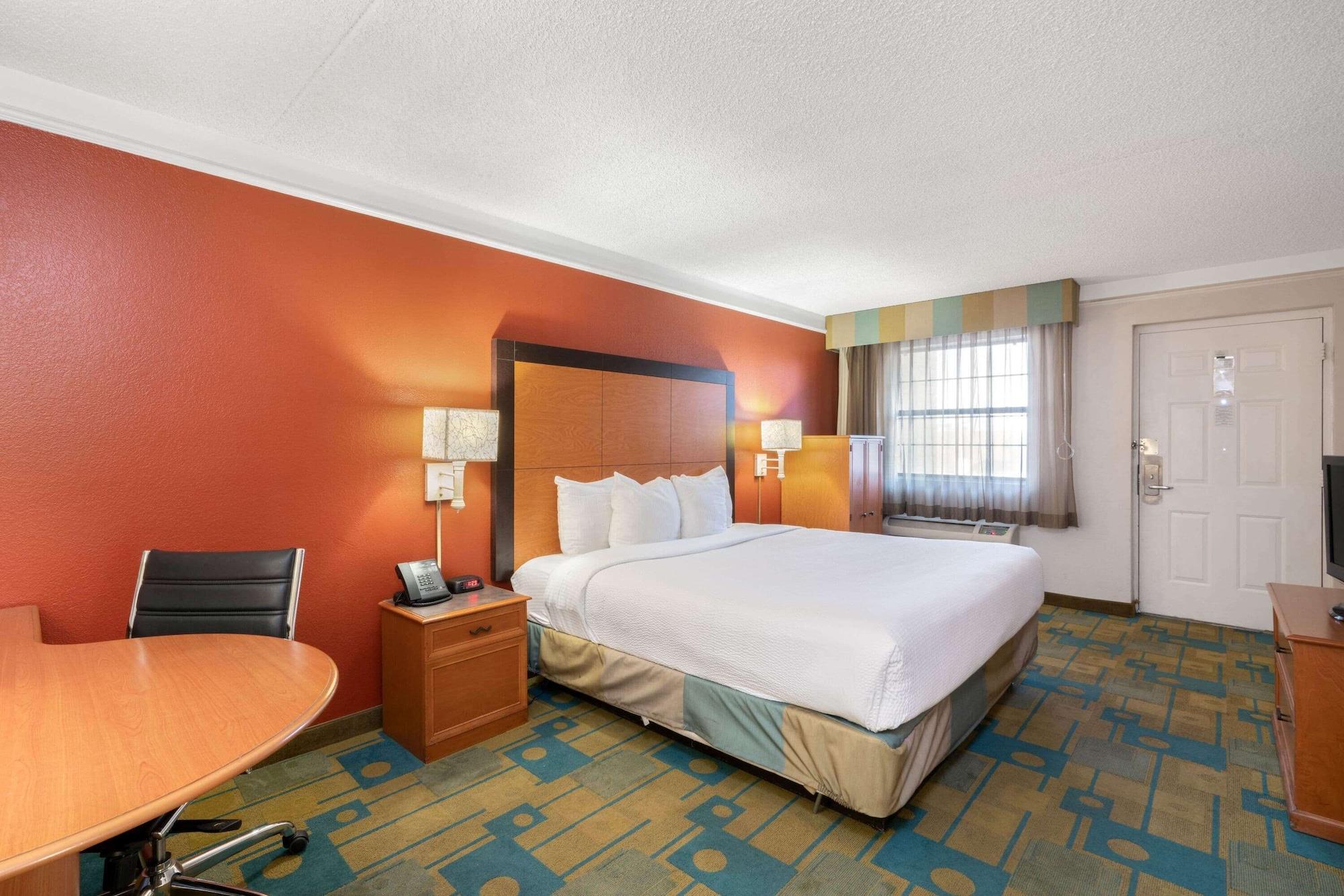 La Quinta Inn By Wyndham Phoenix Sky Harbor Airport Tempe Esterno foto