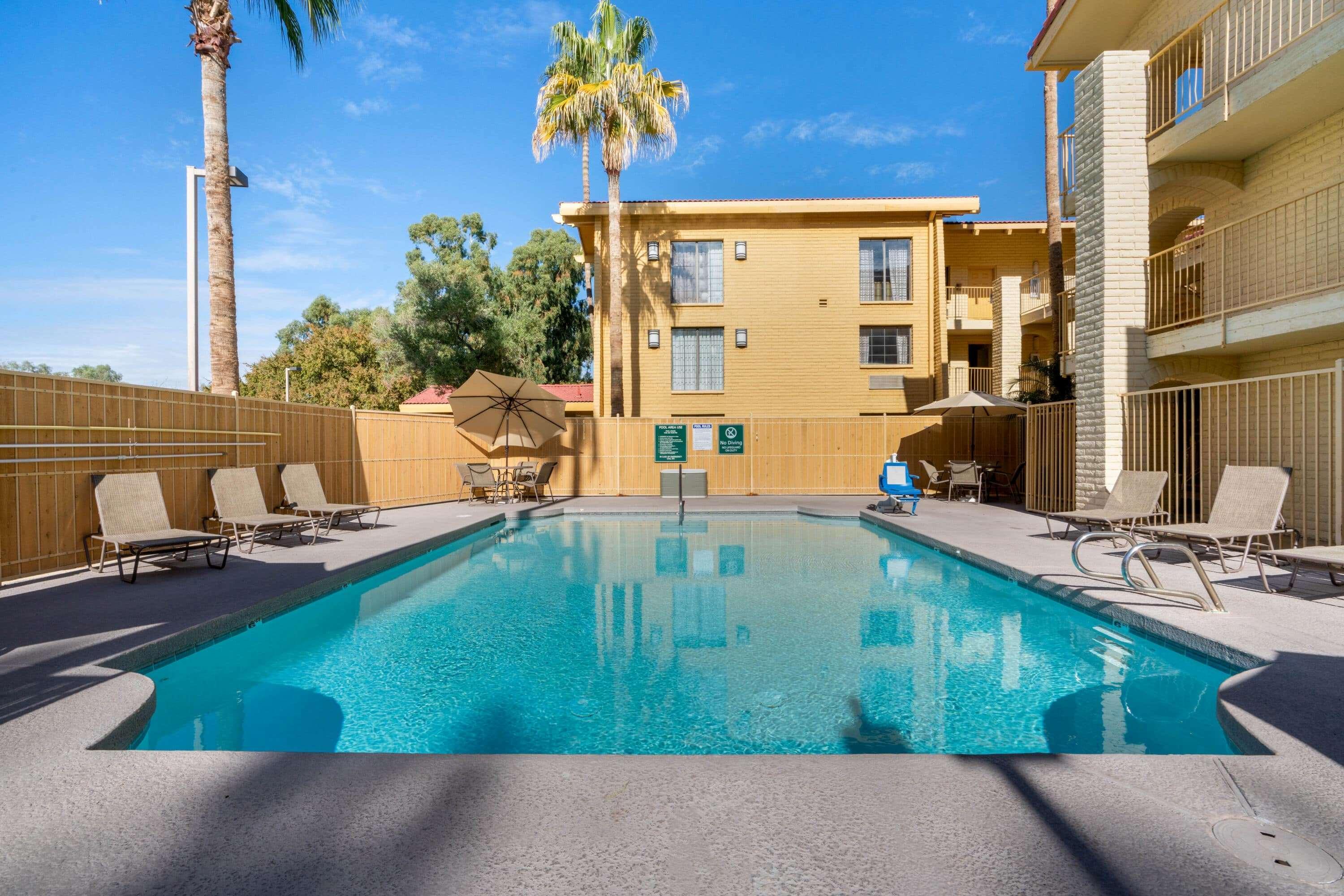 La Quinta Inn By Wyndham Phoenix Sky Harbor Airport Tempe Esterno foto