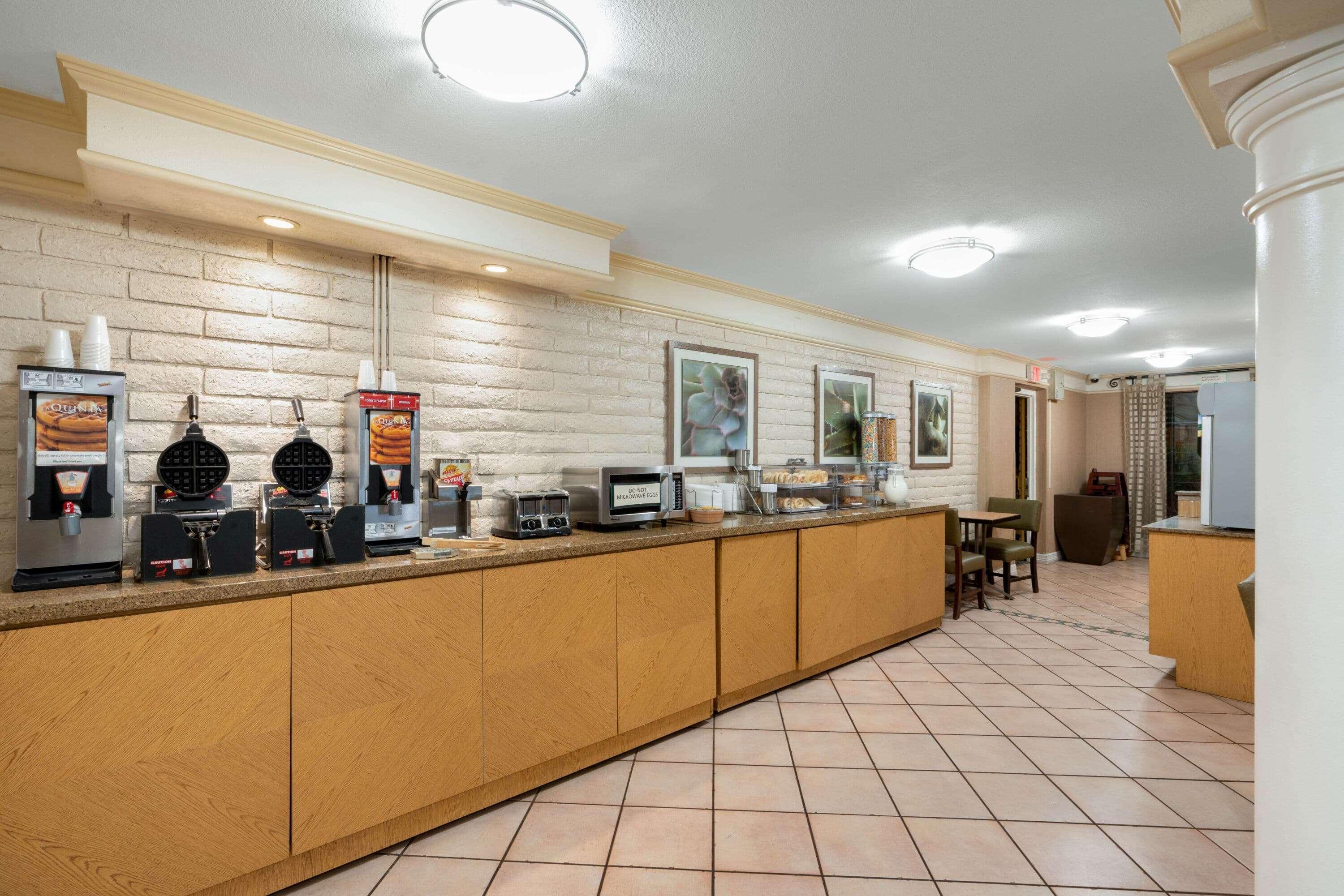 La Quinta Inn By Wyndham Phoenix Sky Harbor Airport Tempe Esterno foto