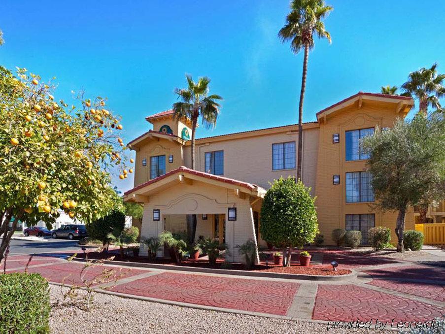 La Quinta Inn By Wyndham Phoenix Sky Harbor Airport Tempe Esterno foto
