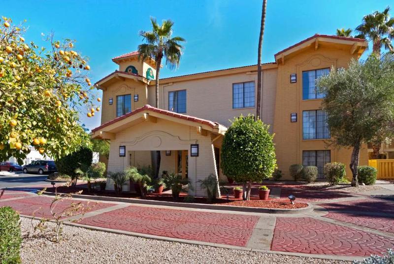 La Quinta Inn By Wyndham Phoenix Sky Harbor Airport Tempe Esterno foto