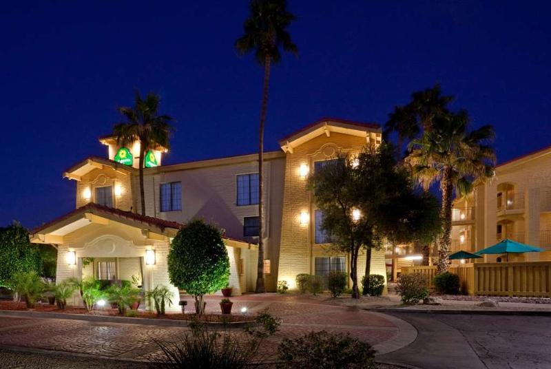 La Quinta Inn By Wyndham Phoenix Sky Harbor Airport Tempe Esterno foto