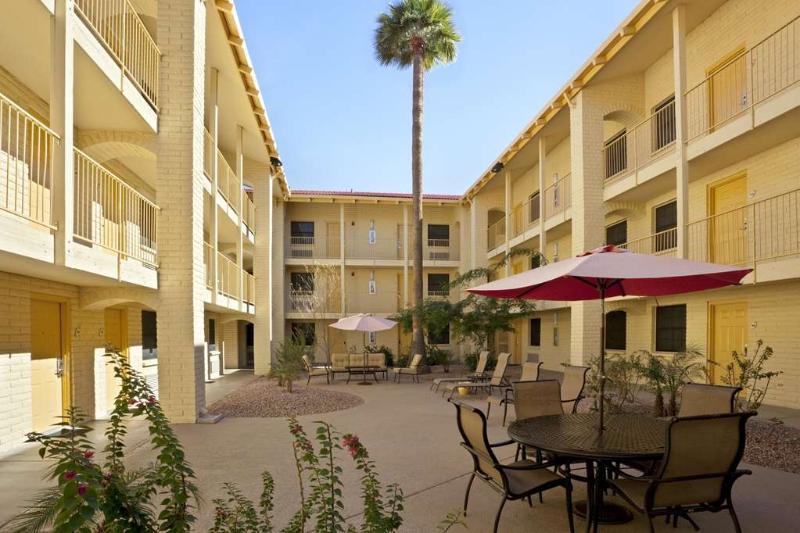 La Quinta Inn By Wyndham Phoenix Sky Harbor Airport Tempe Esterno foto